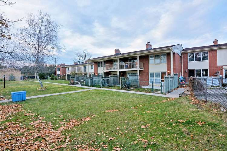 1010 Kipps Lane, London, Ontario, 