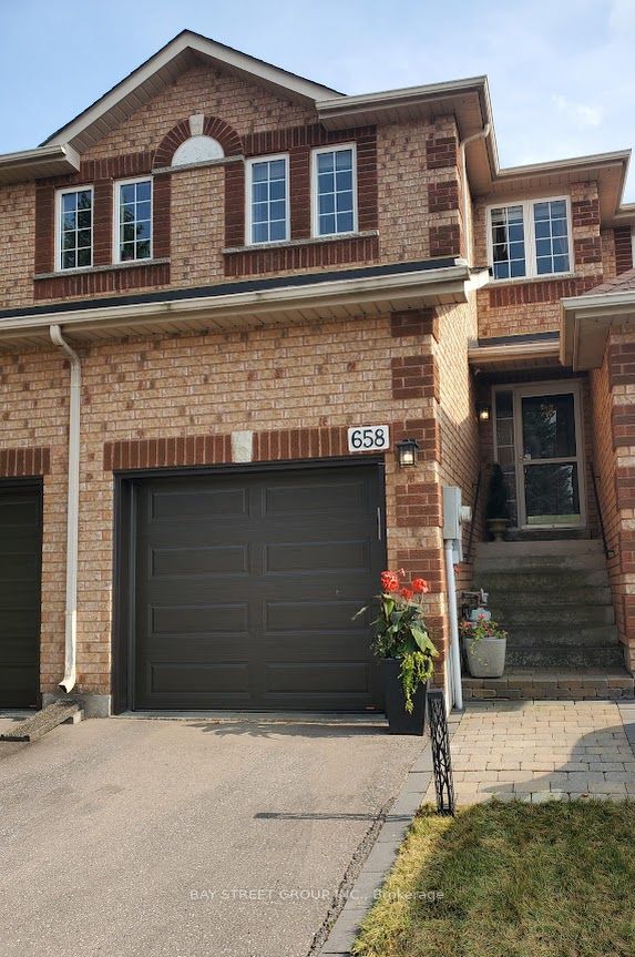 658 Macnab Gate, Newmarket, Ontario, Gorham-College Manor