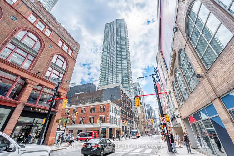 197 Yonge St, Toronto, Ontario, Church-Yonge Corridor