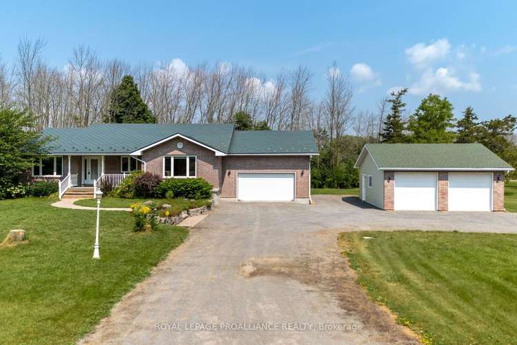 32 Pierce Rd, Prince Edward County, Ontario, Bloomfield