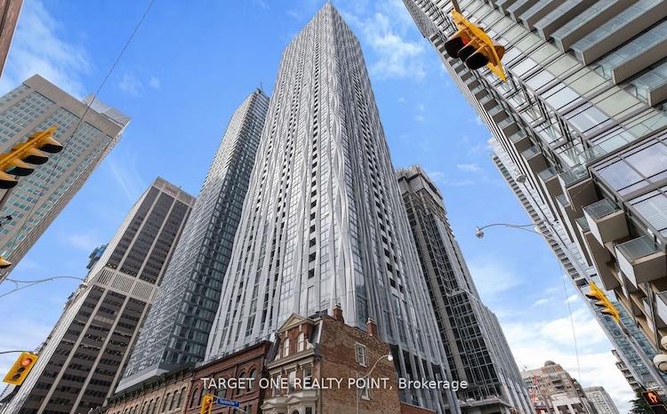 1 Yorkville Ave, Toronto, Ontario, Annex