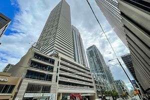 2221 Yonge St, Toronto, Ontario, Mount Pleasant West