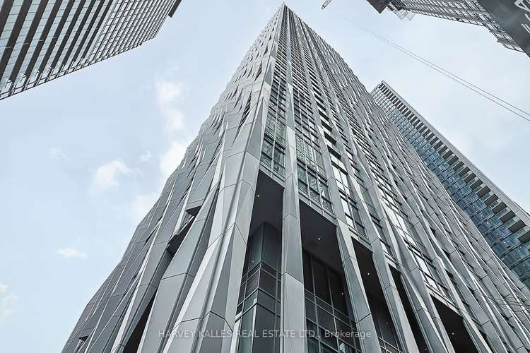 1 Yorkville Ave, Toronto, Ontario, Annex