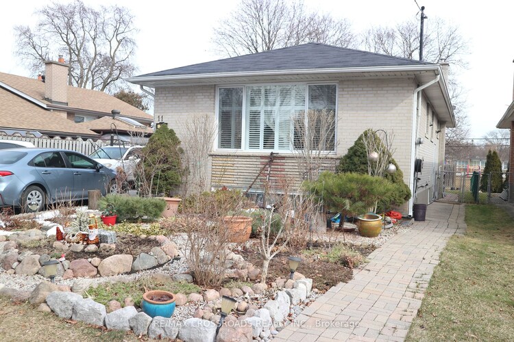 11 Bankfield Dr, Toronto, Ontario, Thistletown-Beaumonde Heights