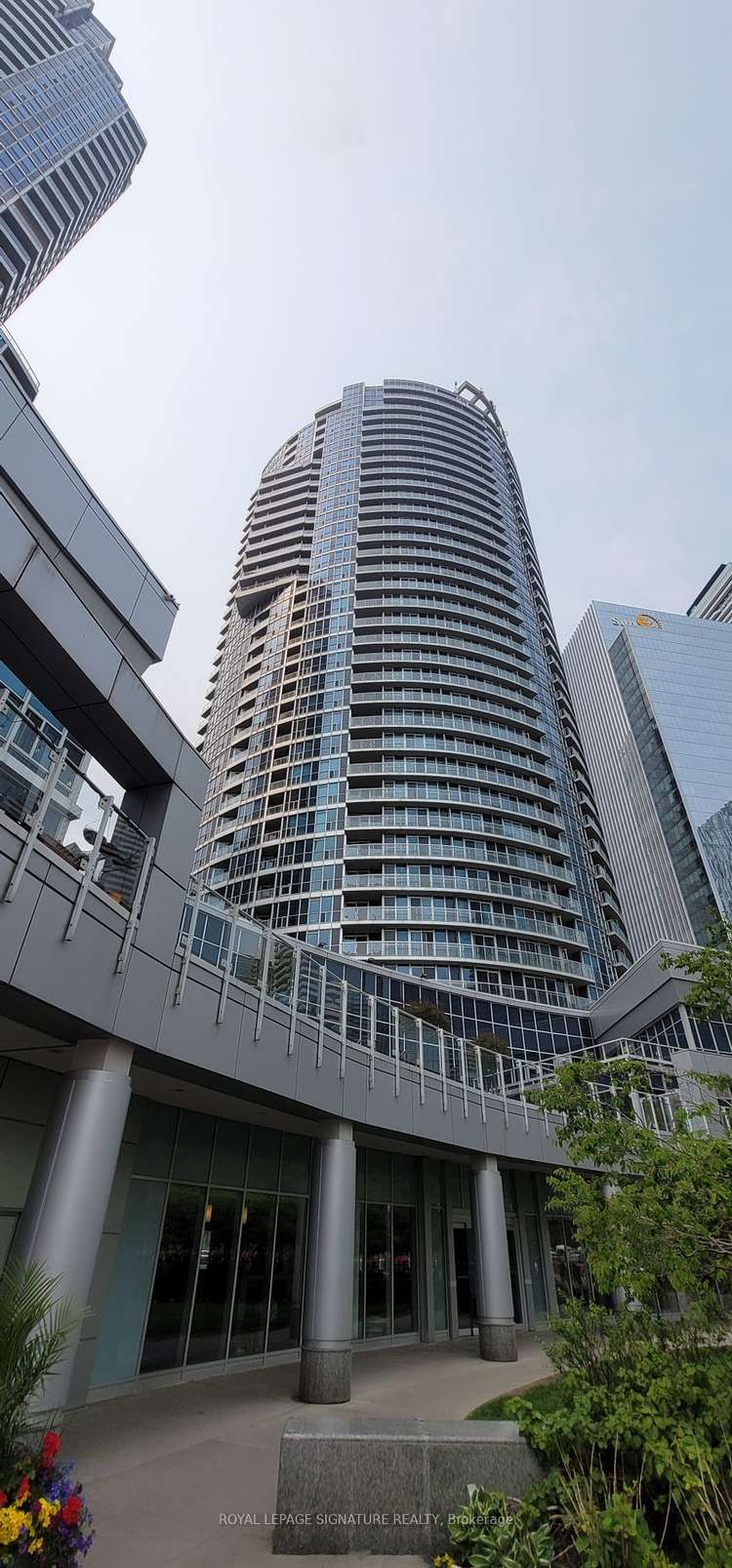 208 Queens Quay W, Toronto, Ontario, Waterfront Communities C1