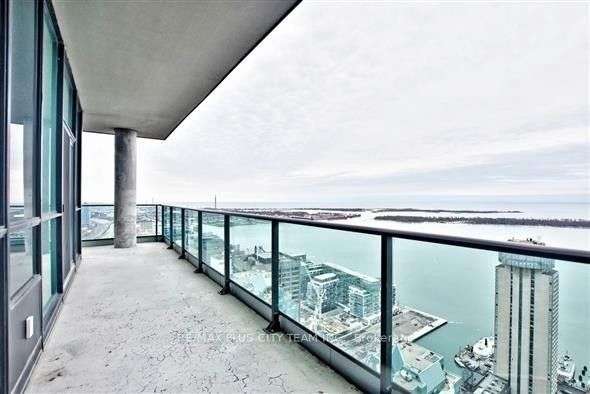 33 Bay St, Toronto, Ontario, Waterfront Communities C1