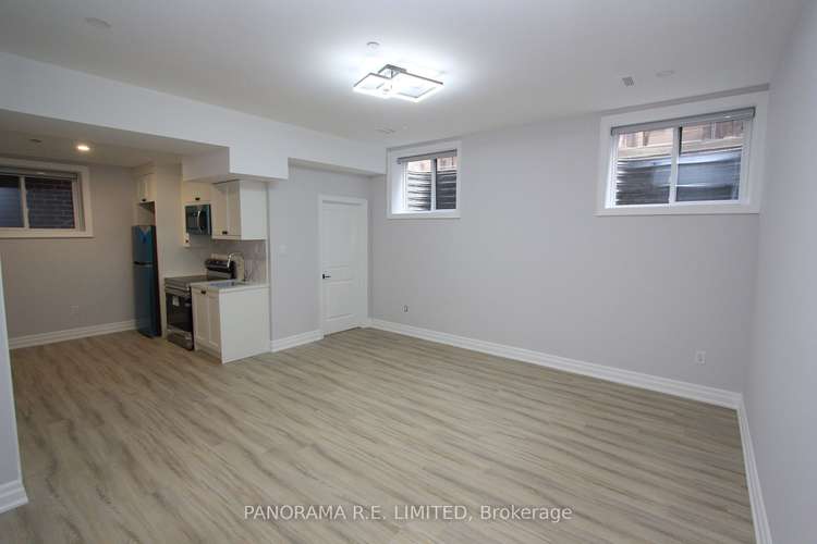 11 Cronin Dr, Toronto, Ontario, Islington-City Centre West