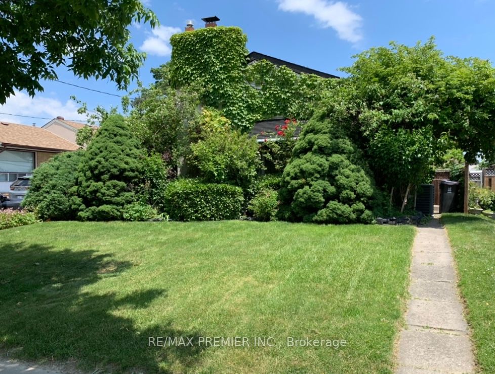 33 Pakenham Dr, Toronto, Ontario, Rexdale-Kipling