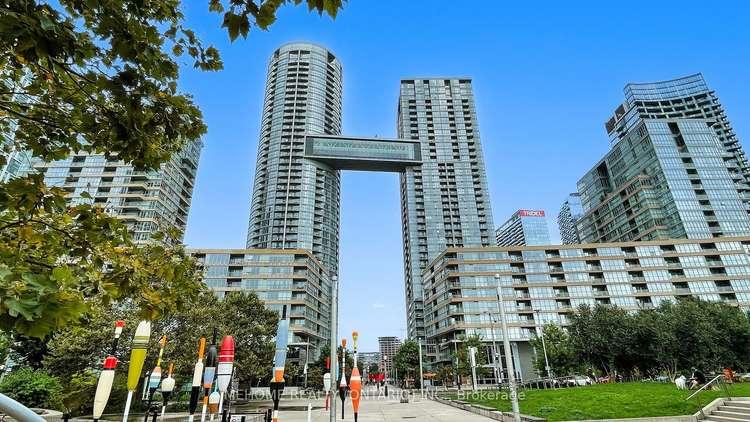 15 Iceboat Terr, Toronto, Ontario, Waterfront Communities C1