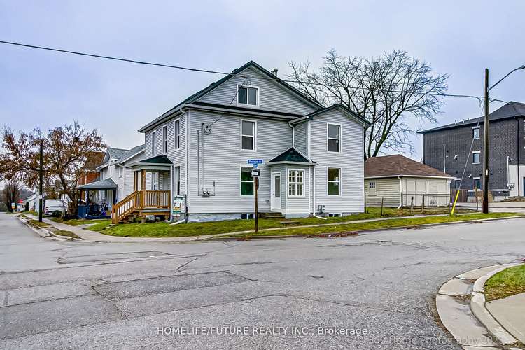 32 Brock St W, Oshawa, Ontario, O'Neill