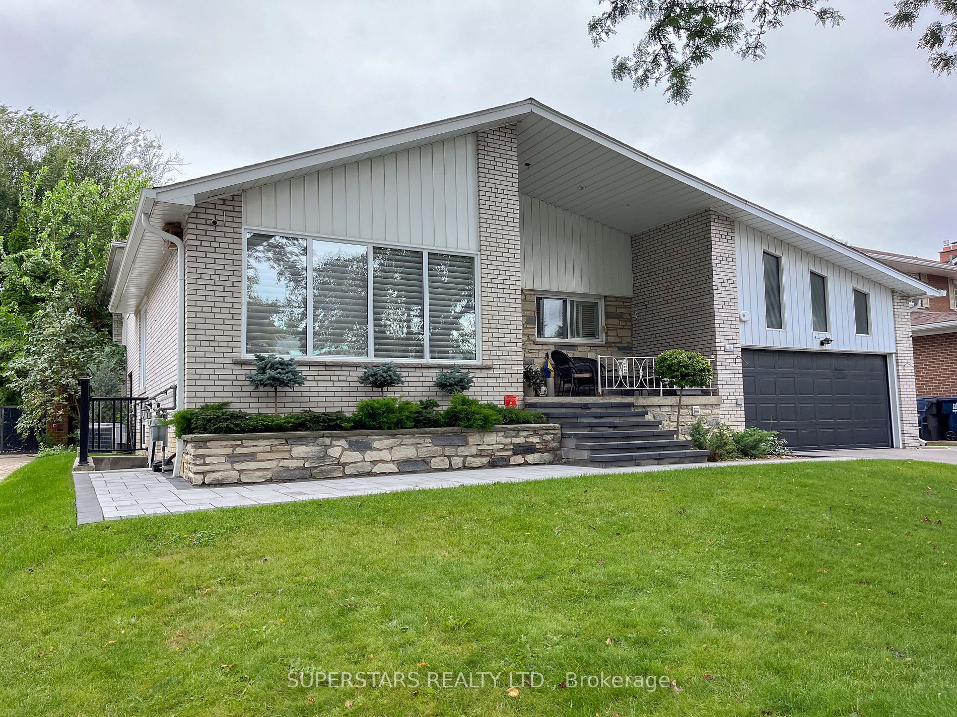 11 Golf Valley Lane, Toronto, Ontario, Markland Wood