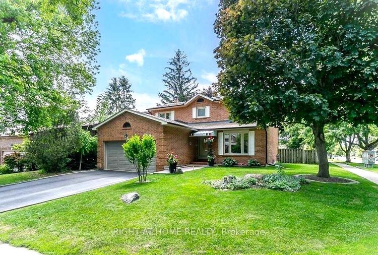 213 Lancaster Ave, Newmarket, Ontario, Bristol-London