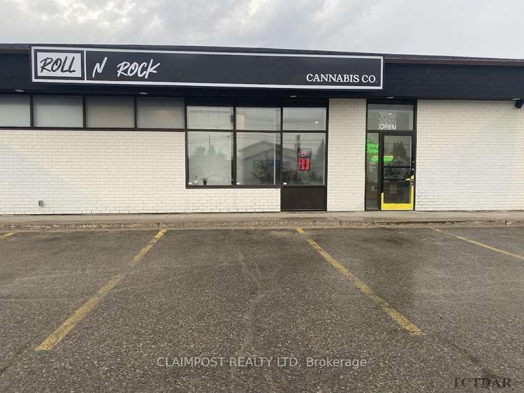 Roll & Rock Cannabis Store, Timmins, Ontario, Main area