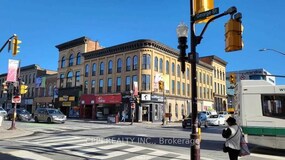 140 Simcoe St