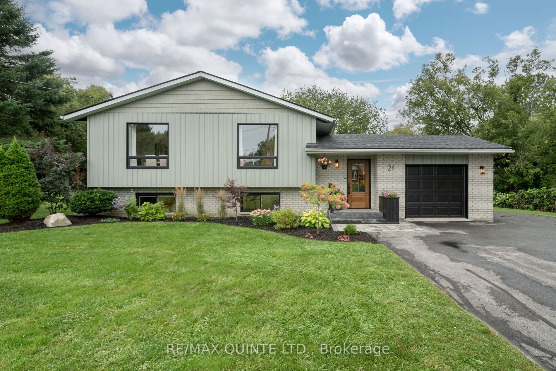 24 Whisperwood Dr, Quinte West, Ontario, 