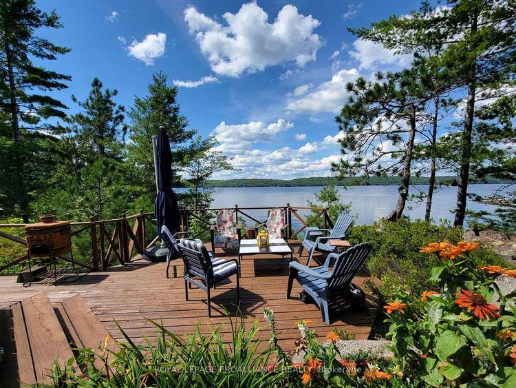 890 Mazinaw Lake, Addington Highlands, Ontario, 