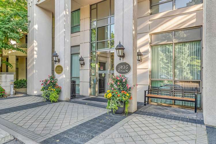 205 The Donway  W, Toronto, Ontario, Banbury-Don Mills