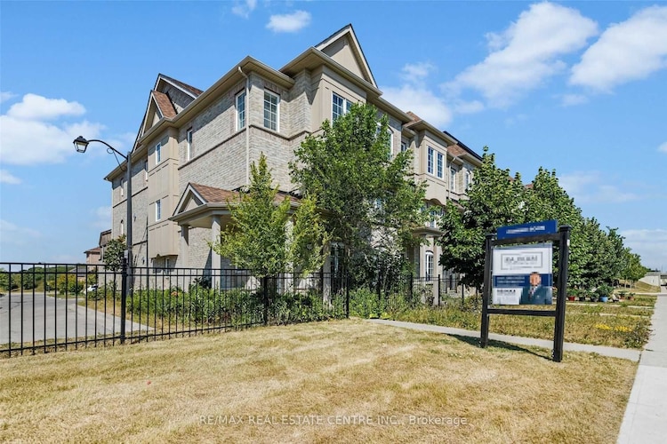 556 Midland Ave, Toronto, Ontario, Cliffcrest