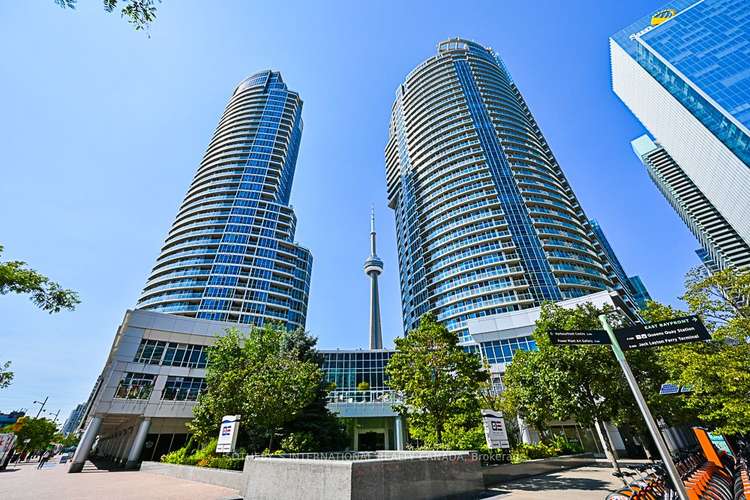 208 Queens Quay W, Toronto, Ontario, Waterfront Communities C1