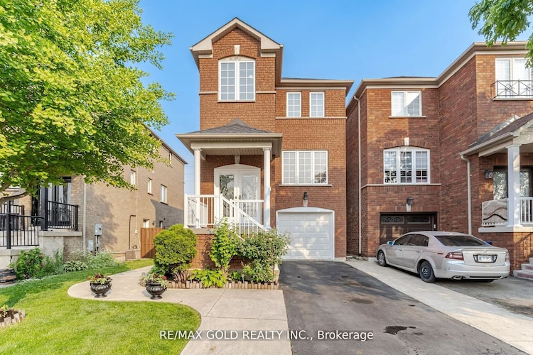 28 Domenico Cres, Brampton, Ontario, Bram East