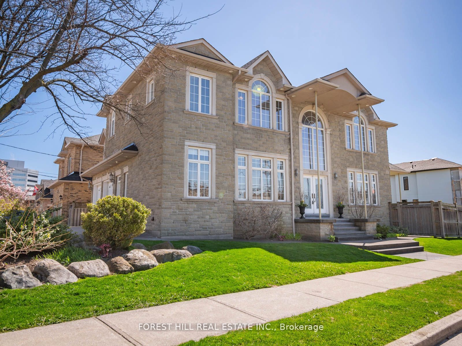 18 Highland Hill, Toronto, Ontario, Yorkdale-Glen Park