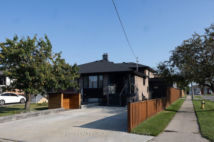 1 LANTOS Crt, Toronto, Ontario, Downsview-Roding-CFB