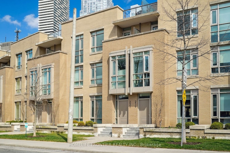 221 Duplex Ave, Toronto, Ontario, Yonge-Eglinton