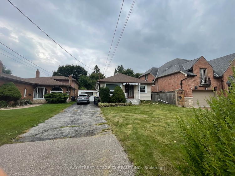 389 Ruth Ave, Toronto, Ontario, Newtonbrook East