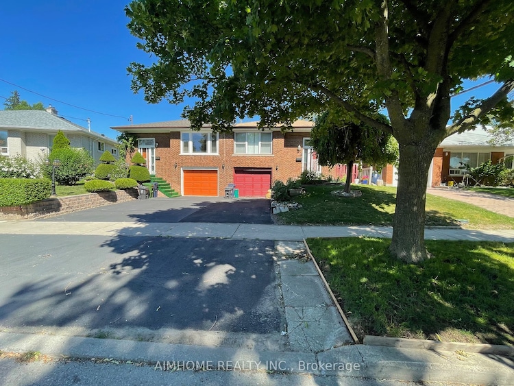 9 Willesden Rd, Toronto, Ontario, Hillcrest Village