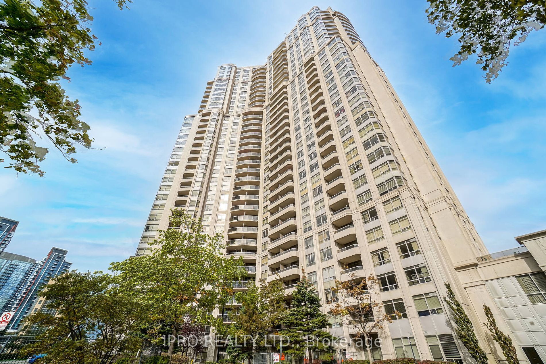 35 Kingsbridge Garden Circ, Mississauga, Ontario, Hurontario