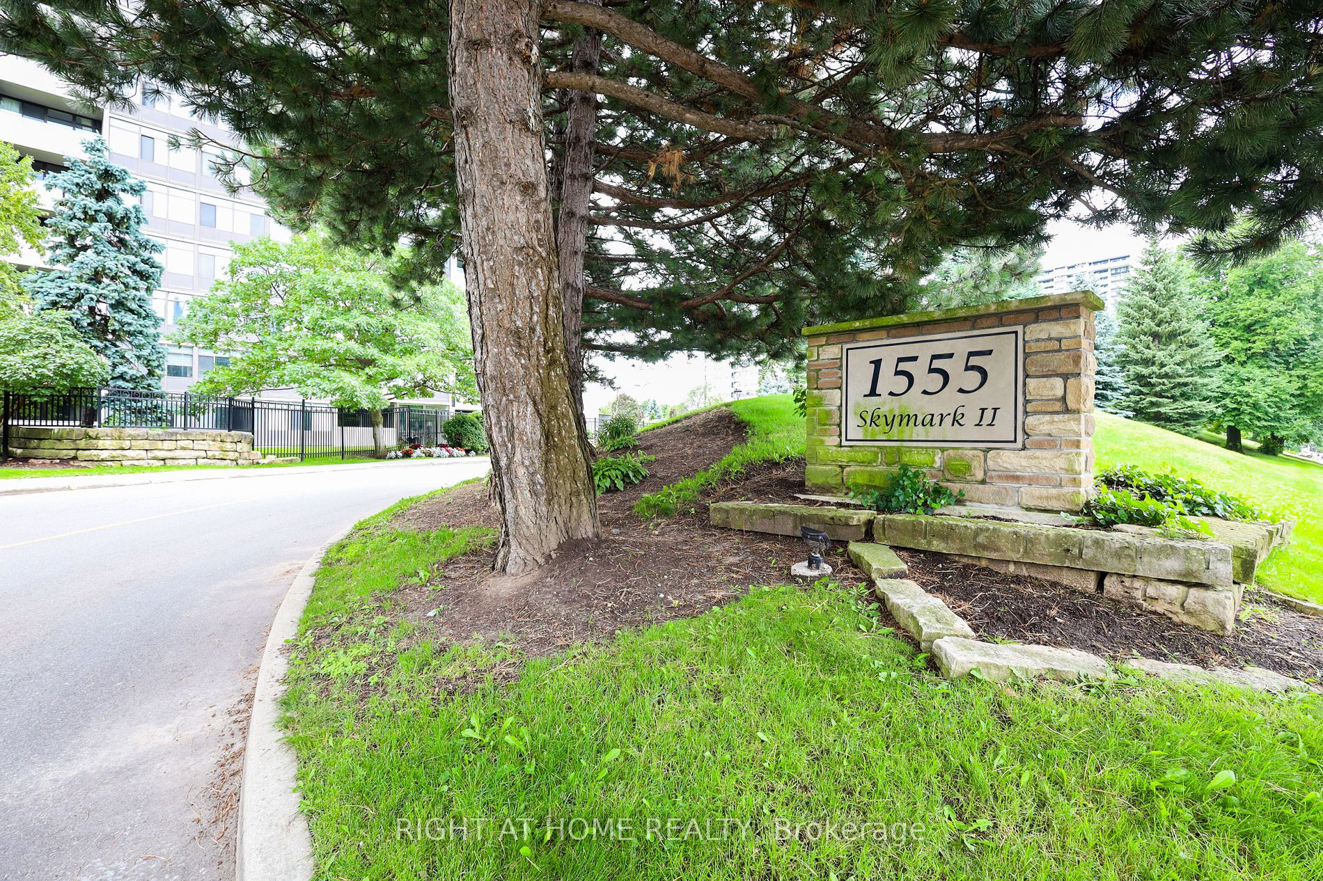 1555 Finch Ave E, Toronto, Ontario, Don Valley Village