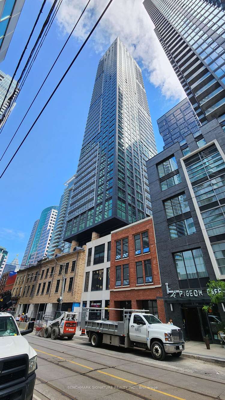 327 King St W, Toronto, Ontario, Waterfront Communities C1