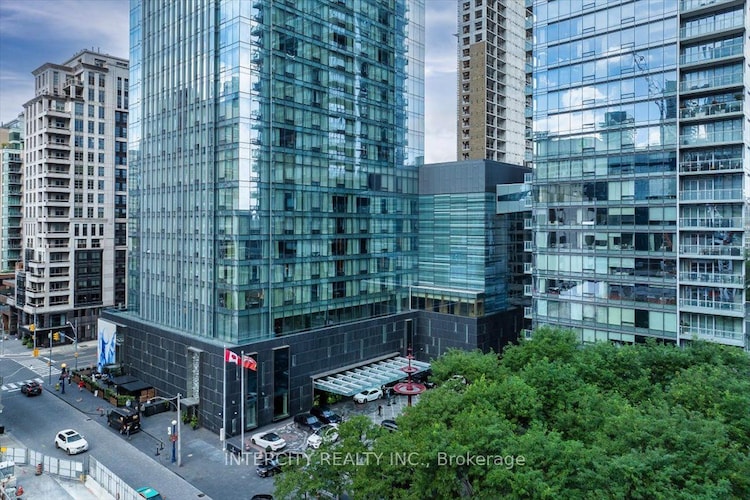 50 Yorkville Ave, Toronto, Ontario, Annex