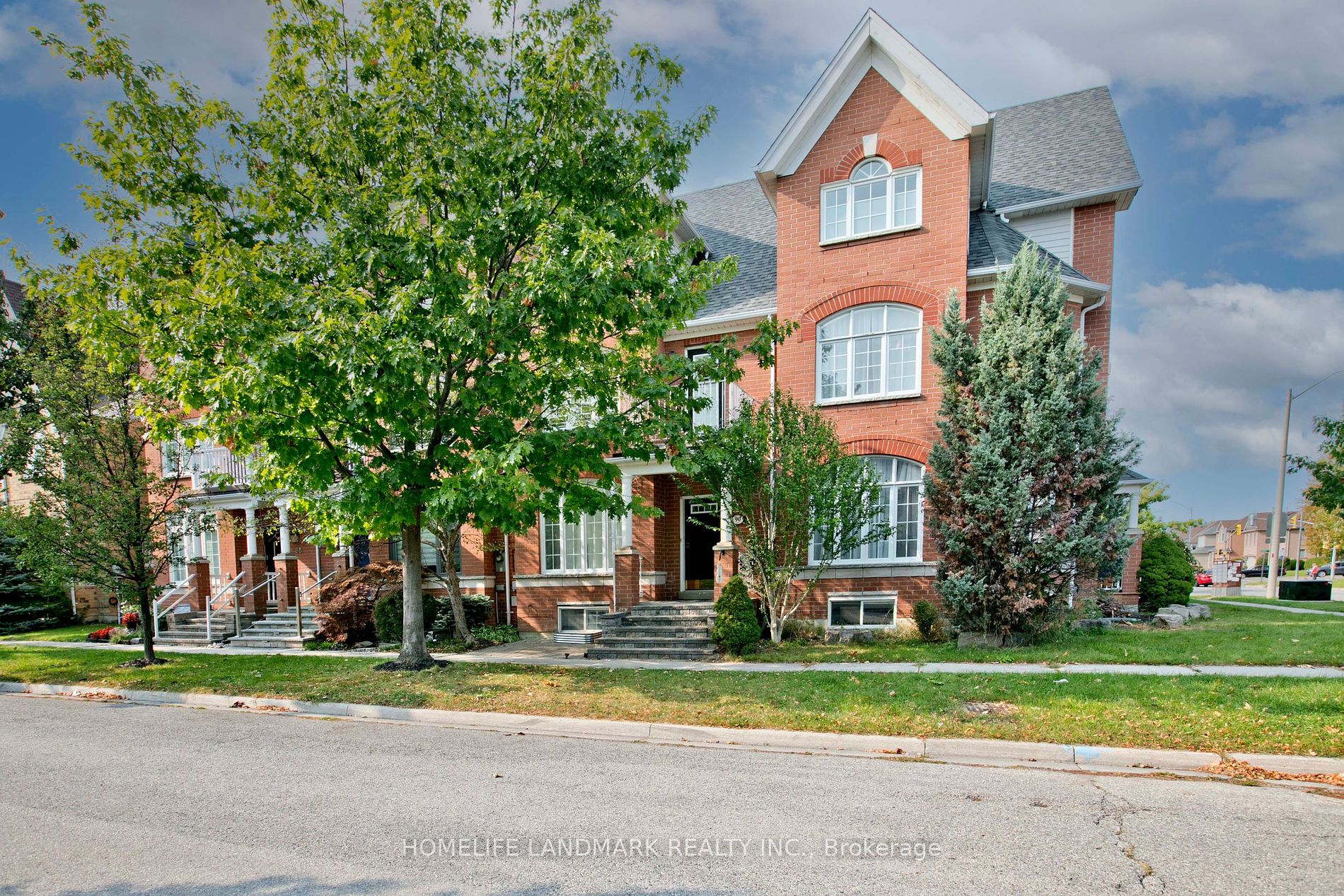 90 Bassett Ave, Richmond Hill, Ontario, Langstaff