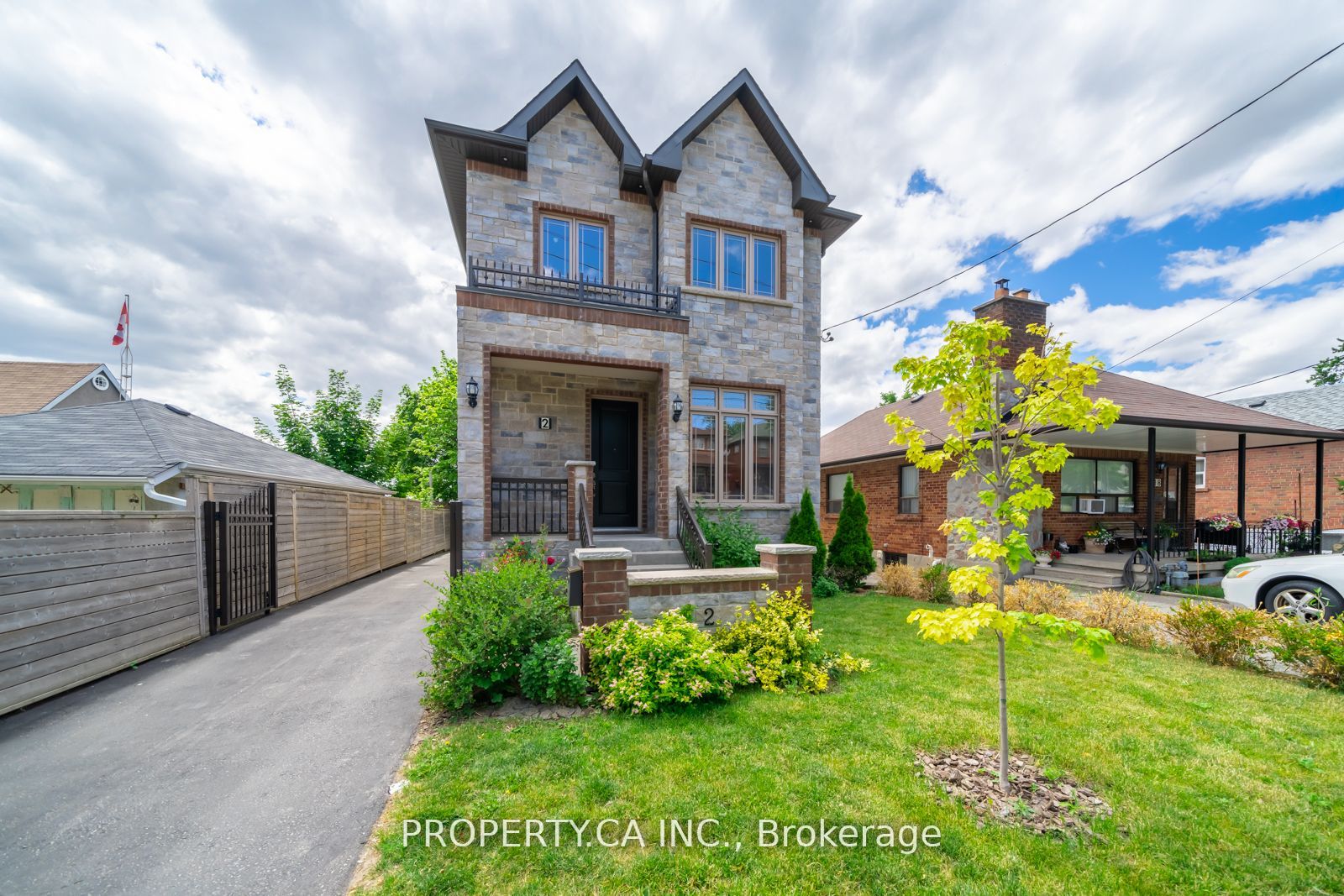 2 Alyward St, Toronto, Ontario, Beechborough-Greenbrook