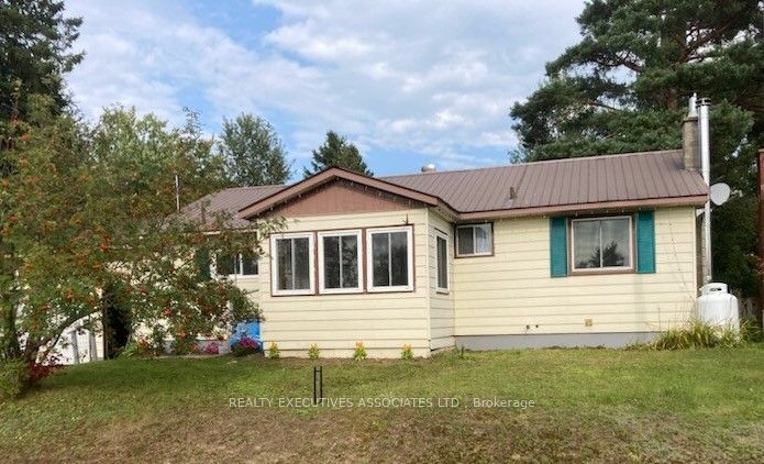 45 Larch St, Haliburton, Ontario