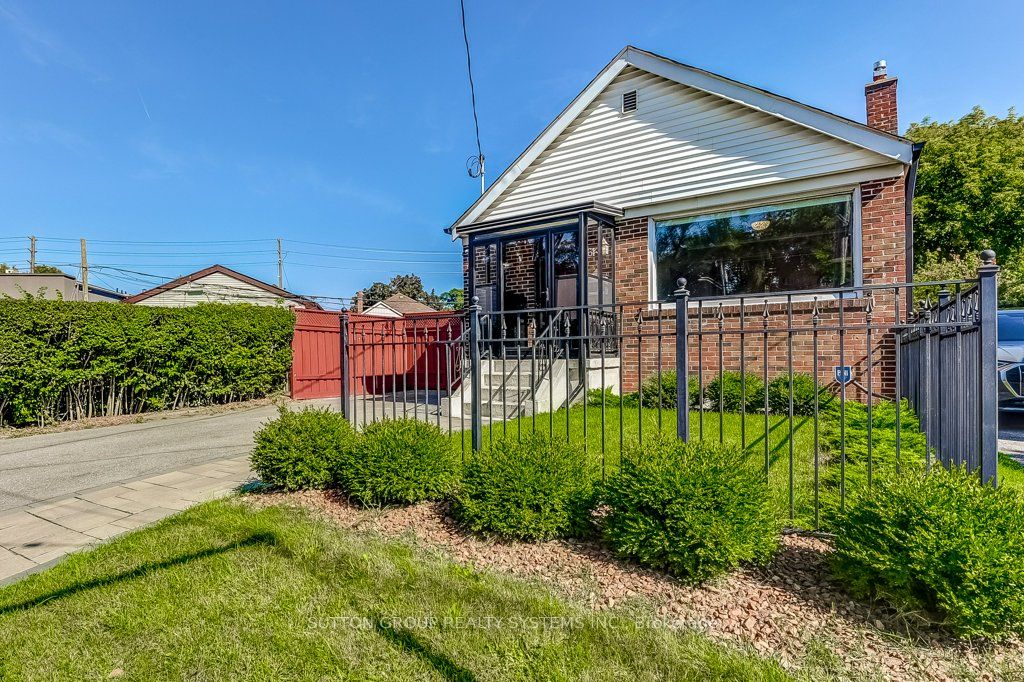 61 Danforth Rd, Toronto, Ontario, Oakridge