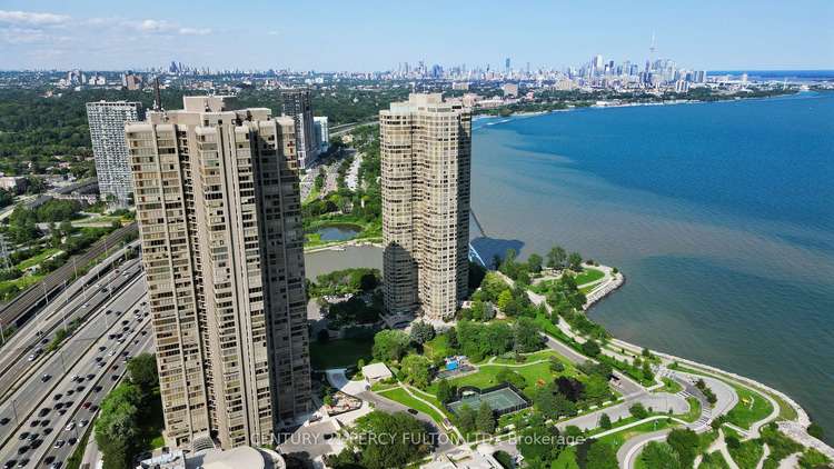 2045 LakeShore Blvd W, Toronto, Ontario, Mimico