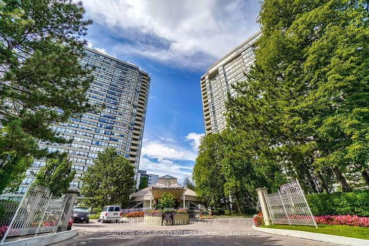 1300 Islington Ave, Toronto, Ontario, Islington-City Centre West