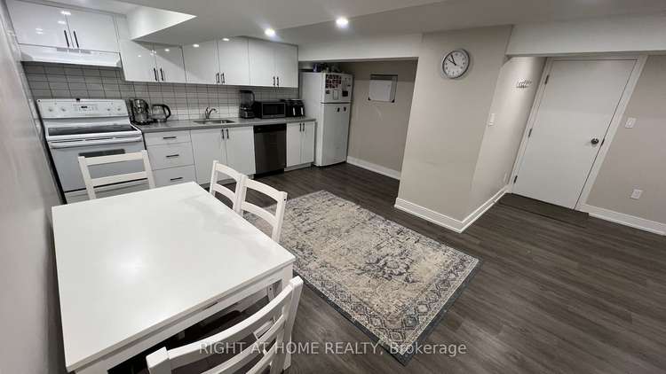 31 Northampton Dr Dr, Toronto, Ontario, Islington-City Centre West