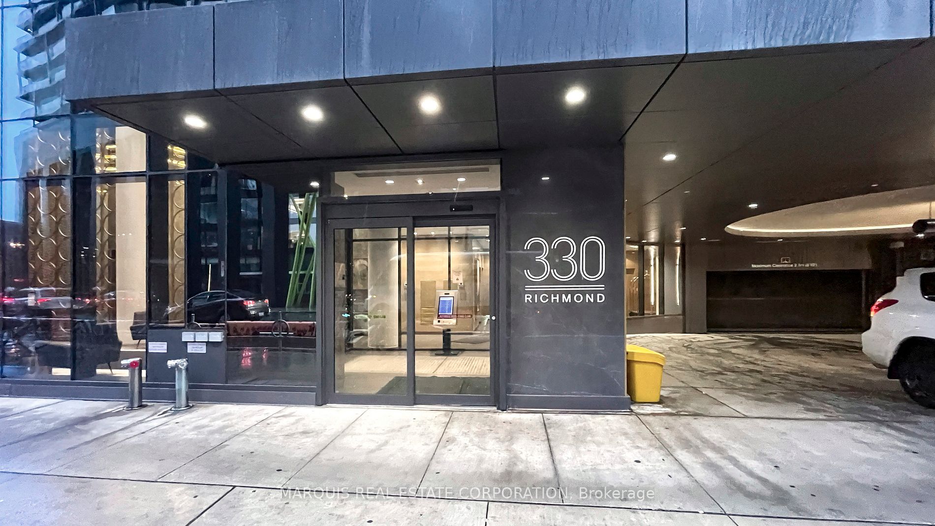 330 Richmond St W, Toronto, Ontario