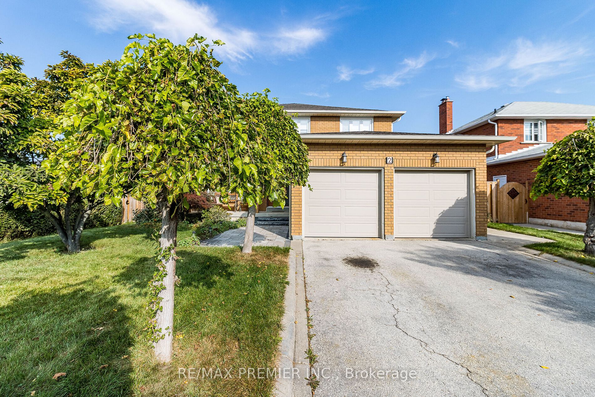 2 Ballycastle Cres, Brampton, Ontario, Heart Lake West