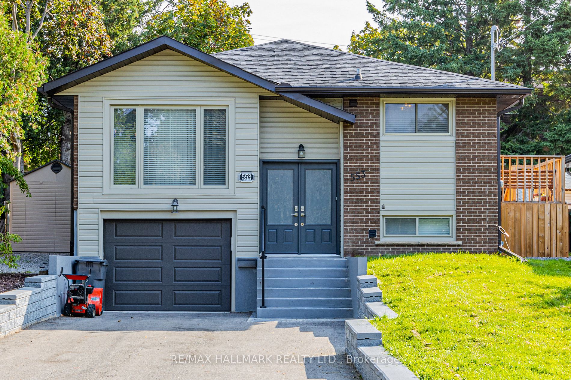 553 Pinewood St, Oshawa, Ontario, O'Neill