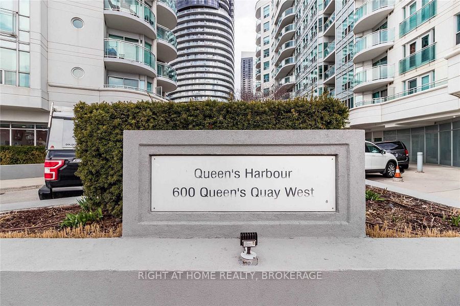 600 Queens Quay W, Toronto, Ontario, Waterfront Communities C1