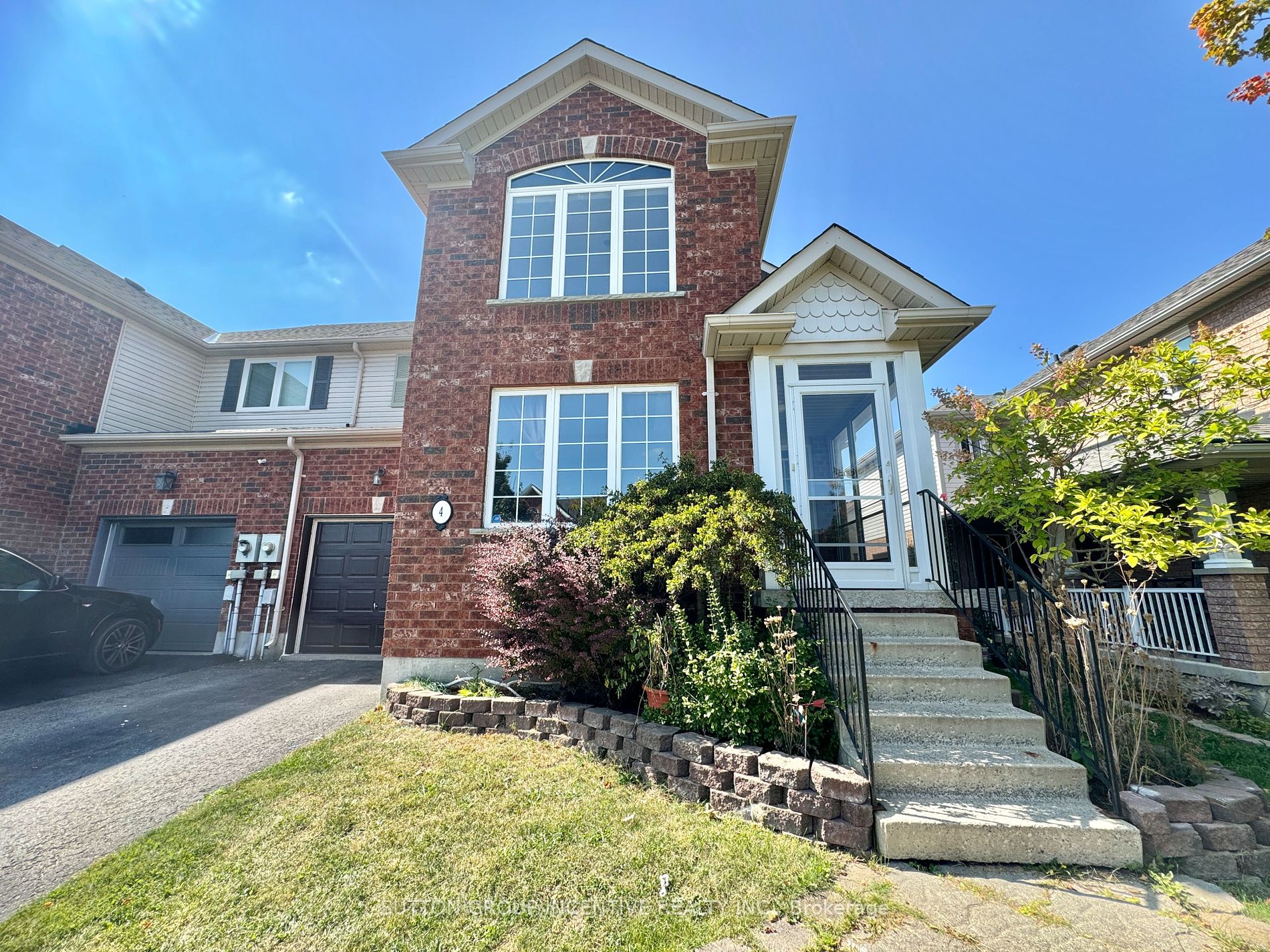 4 BENTLEY Cres, Barrie, Ontario, Holly