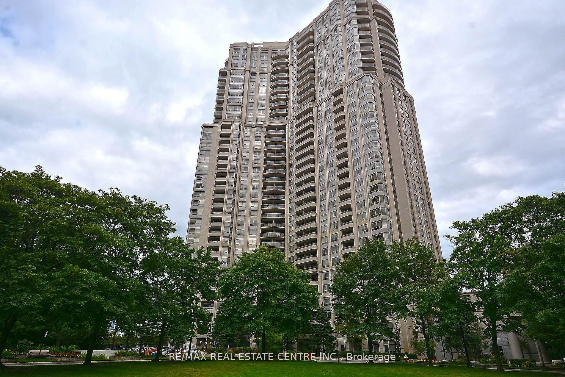 35 Kingsbridge Garden Circ W, Mississauga, Ontario, Hurontario