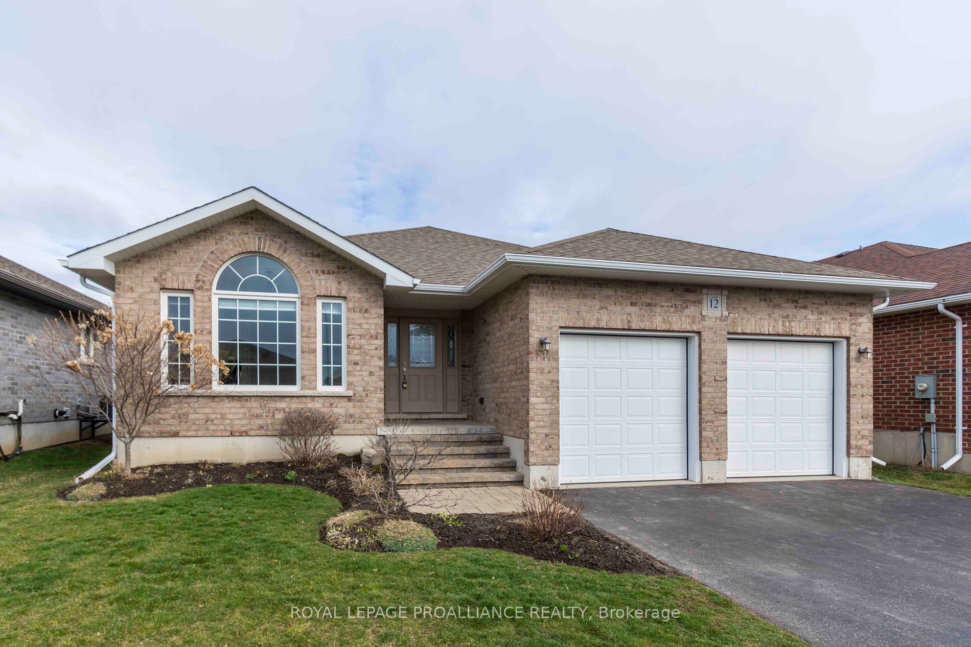 12 Crews Cres, Quinte West, Ontario, 