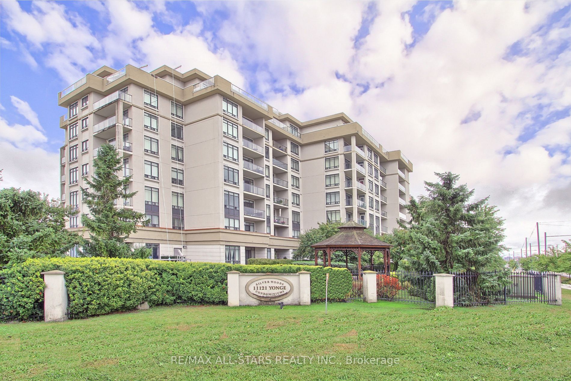 11121 Yonge St, Richmond Hill, Ontario, Devonsleigh