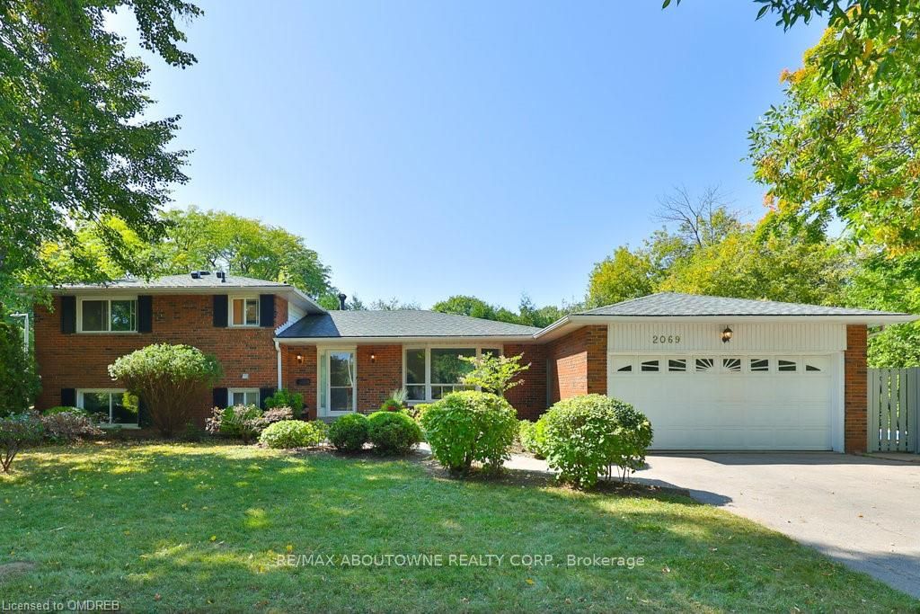 2069 THORNLEA Dr, Oakville, Ontario, Bronte East