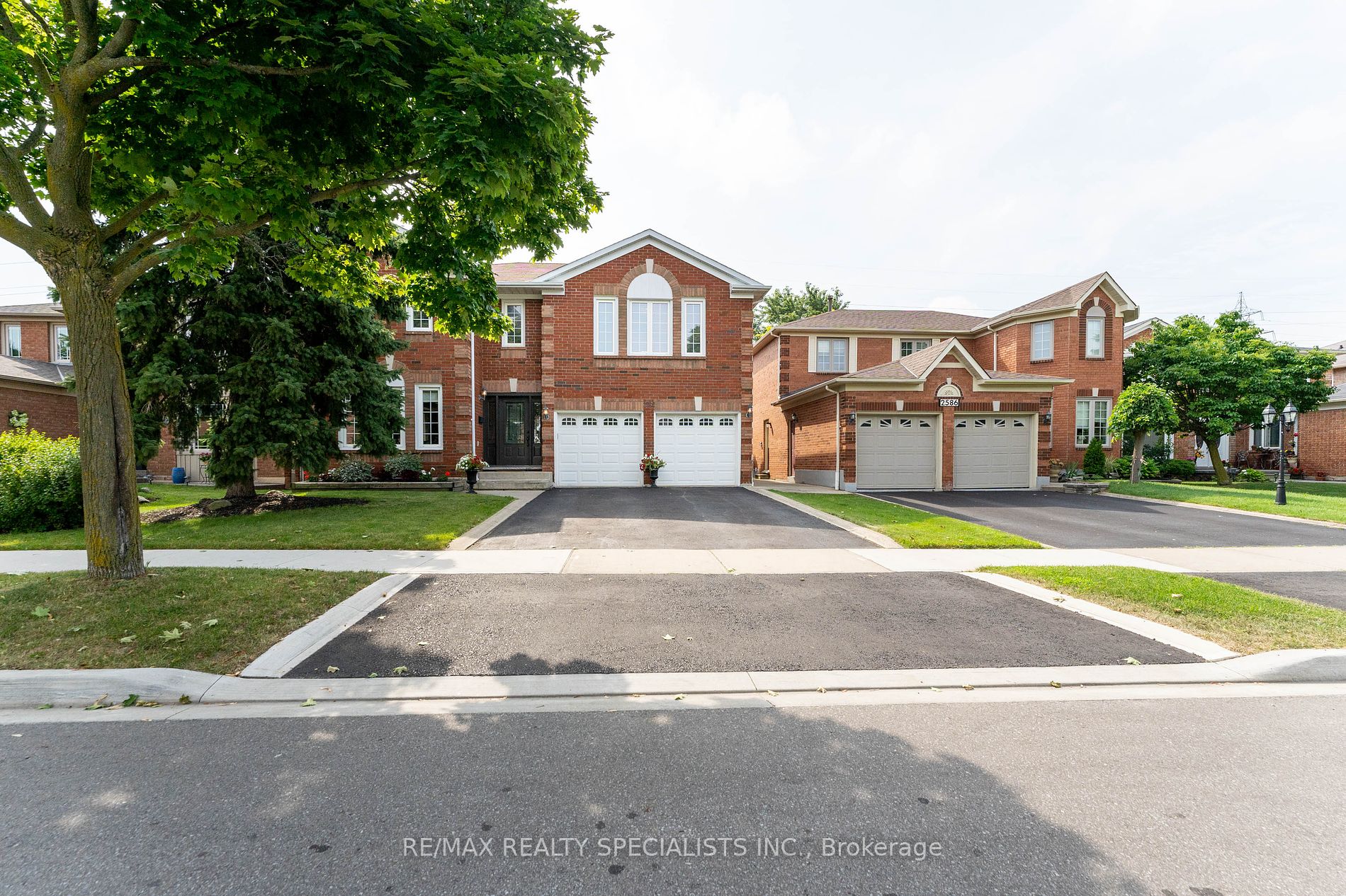 2582 Ambercroft Tr, Mississauga, Ontario, Central Erin Mills